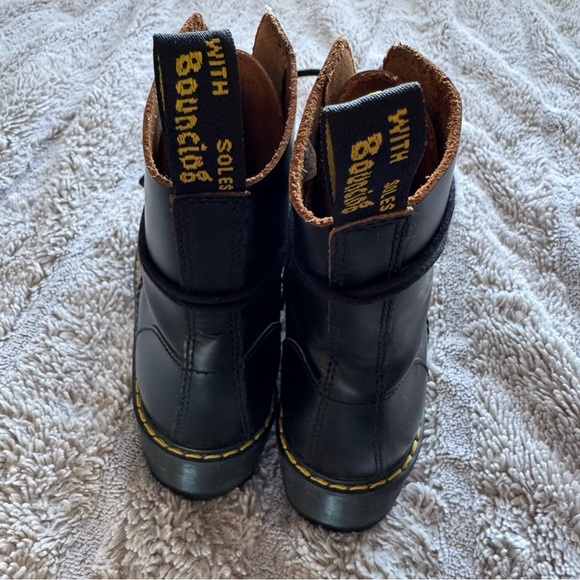 Dr. Martens Black Combat Boots with Chunky Sole and High-Top Design - Picture 3 of 8